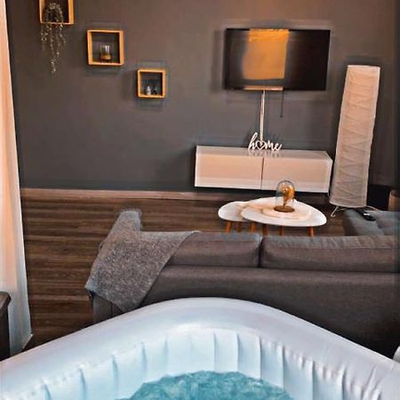 סרה Appartement Cosy Et Chaleureux Avec Jacuzzi מראה חיצוני תמונה